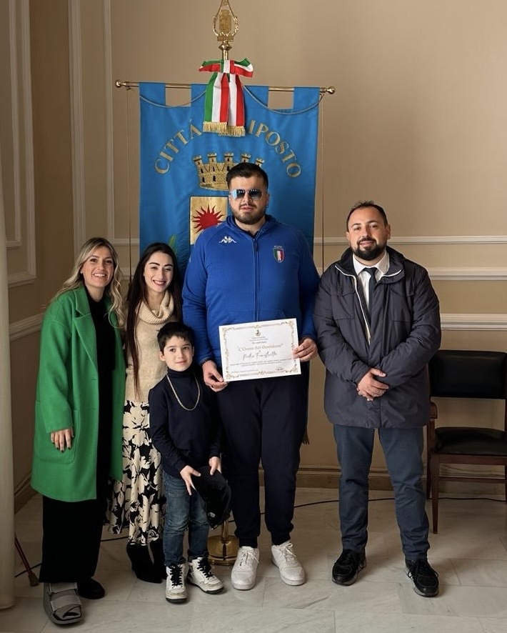 Riposto, conferito l'onore del Gonfalone al concittadino Pietro Finistrella