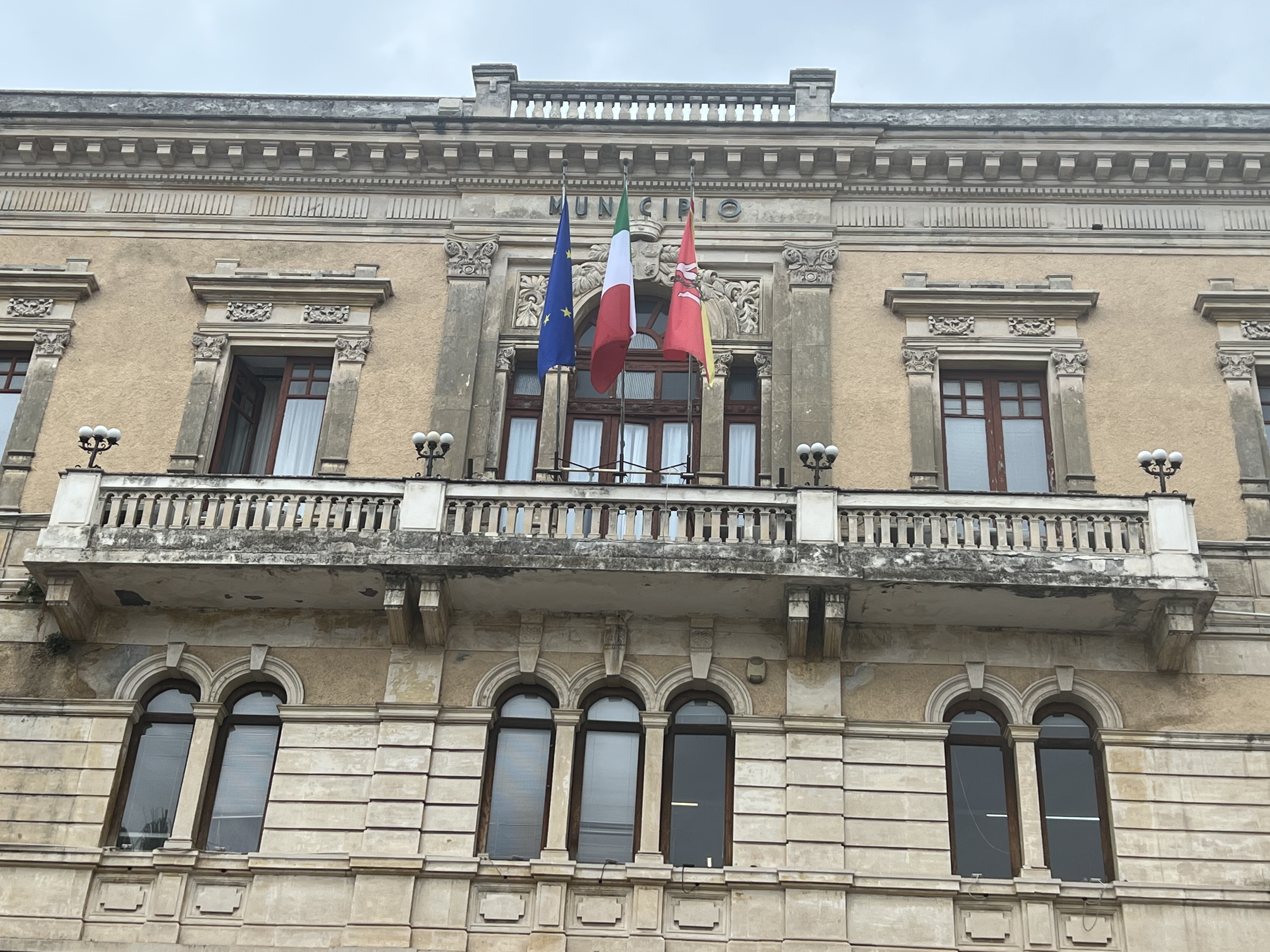 Riposto, oggi dalle ore 13 camera ardente al Palazzo di Città per l'ex sindaco Carmelo Spitaleri