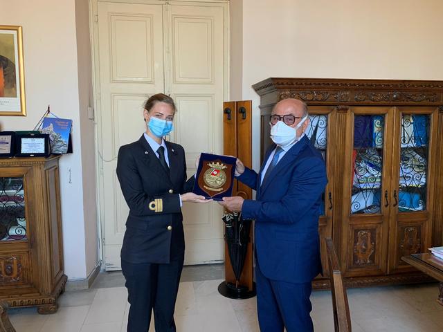 Consegna del Grest della Guardia Costiera al sindaco Enzo Caragliano 