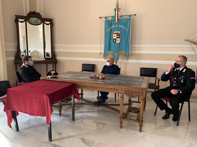 Visita istituzionale in municipio del comandante della Compagnia di Giarre, cap.F.Rosati 