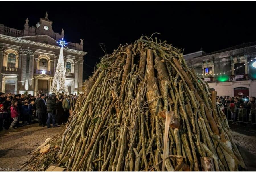 Riposto, divieto di realizzare falo' natalizi (misure covid) 