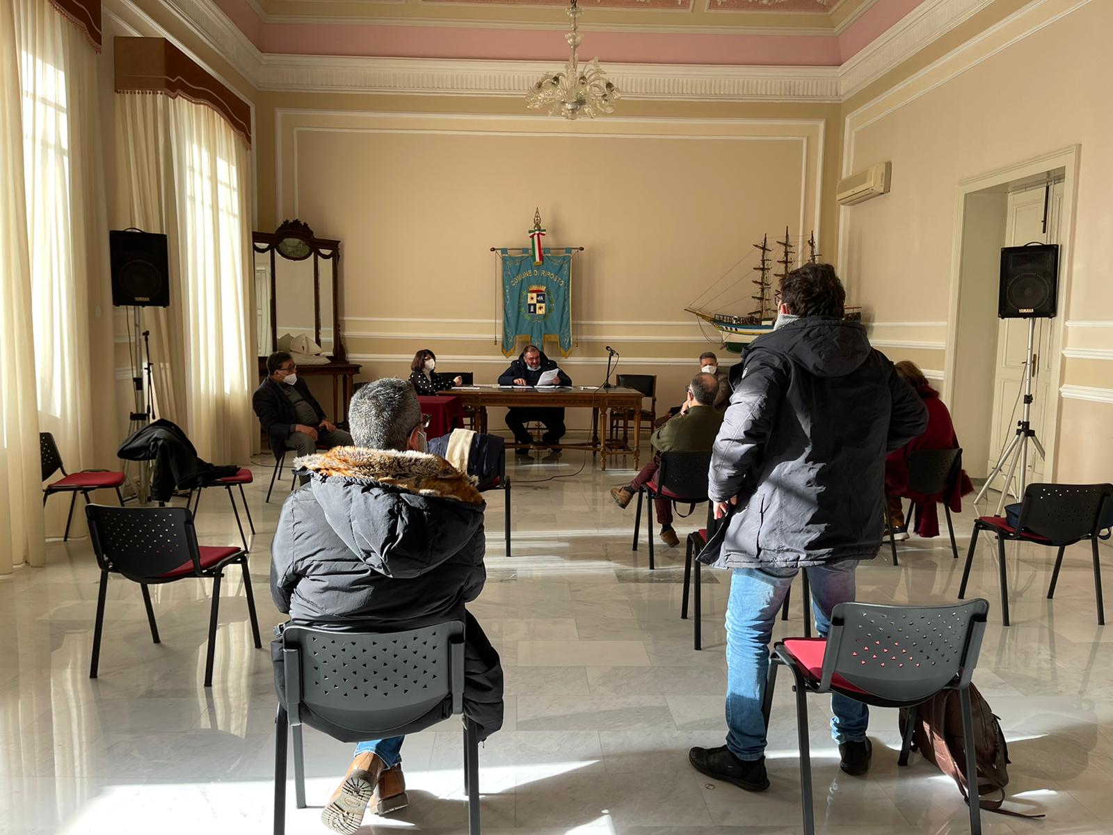 Riposto, rientro a scuola in presenza: tavolo tecnico sul trasporto collettivo 