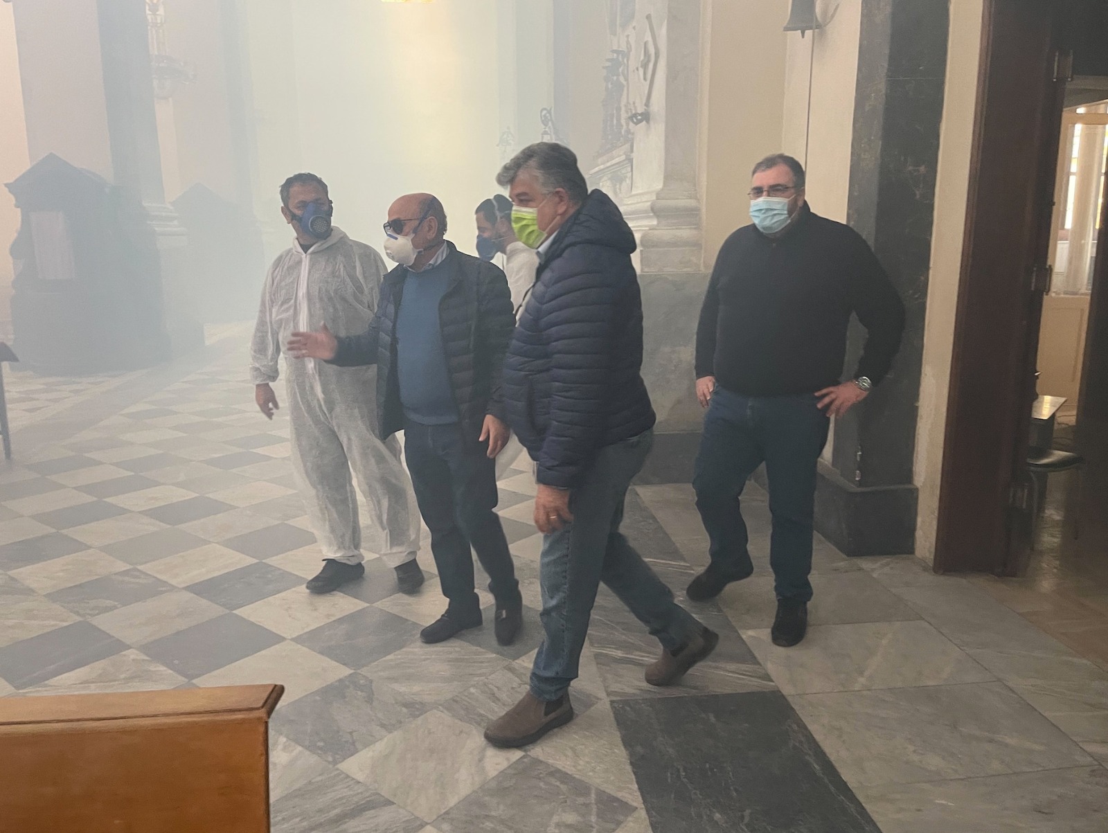 Sanificazione chiese, sopralluogo del sindaco 